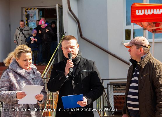 Grafika 52: Kiermasz Wielkanocny na placu przed szkołą już za nami!