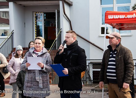 Grafika 53: Kiermasz Wielkanocny na placu przed szkołą już za nami!