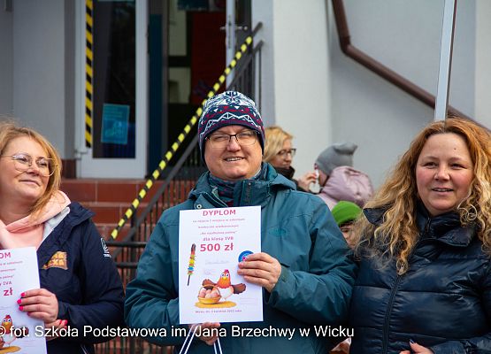 Grafika 54: Kiermasz Wielkanocny na placu przed szkołą już za nami!