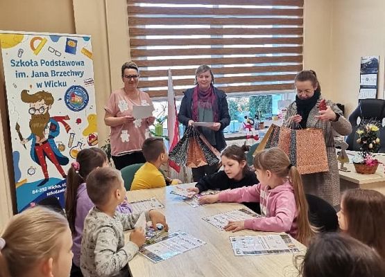 Grafika 7: Nasi uczniowie nagrodzeni i wyróżnieni w wiosennym konkursie recytatorskim Biblioteki Gminnej w Wicku