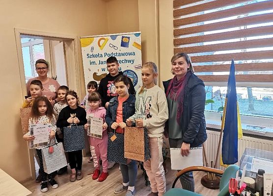 Grafika 12: Nasi uczniowie nagrodzeni i wyróżnieni w wiosennym konkursie recytatorskim Biblioteki Gminnej w Wicku