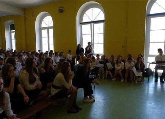 Grafika 63: Fotorelacja z uroczystych apeli trzeciomajowych w szkole w Wicku