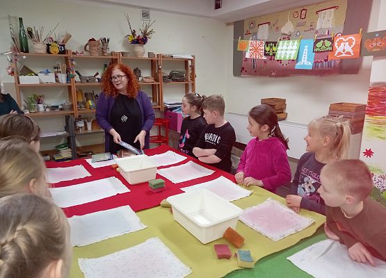 kl. Ia w czasie warsztatów czerpania papieru 5