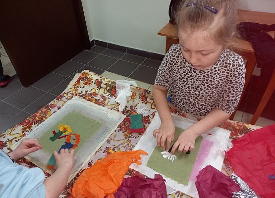 kl. Ia w czasie warsztatów czerpania papieru 9