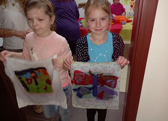 kl. Ia w czasie warsztatów czerpania papieru 11