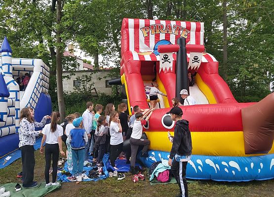 Grafika 26: Obchody Dnia Patrona, Dnia Dziecka i Dnia Sportu w szkole w Wicku