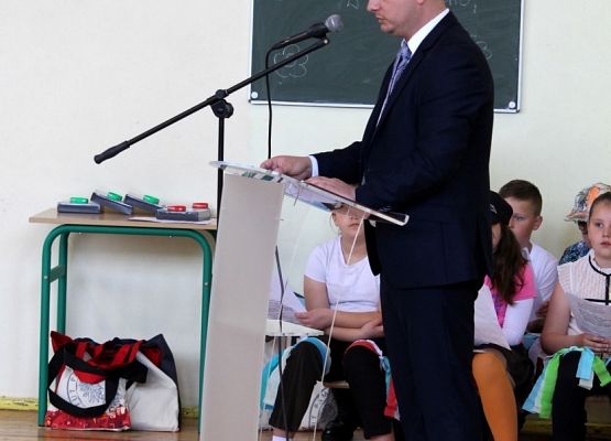 Grafika 5: Obchody Dnia Patrona, Dnia Dziecka i Dnia Sportu w szkole w Wicku