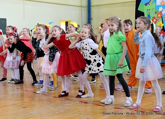 Grafika 7: Obchody Dnia Patrona, Dnia Dziecka i Dnia Sportu w szkole w Wicku