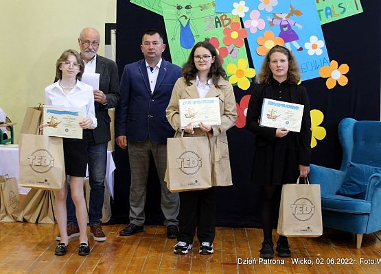 Grafika 17: Obchody Dnia Patrona, Dnia Dziecka i Dnia Sportu w szkole w Wicku