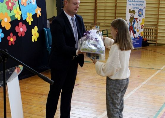 Grafika 18: Obchody Dnia Patrona, Dnia Dziecka i Dnia Sportu w szkole w Wicku