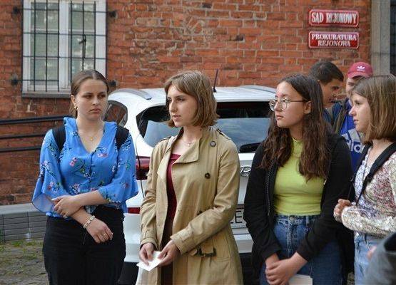 Grafika 18: Zakończenie ogólnopolskiego projektu „Szkoła Dialogu” – organizacja wycieczki dla członków „Klubu Seniora” z Wicka