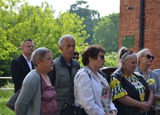 Grafika 20: Zakończenie ogólnopolskiego projektu „Szkoła Dialogu” – organizacja wycieczki dla członków „Klubu Seniora” z Wicka