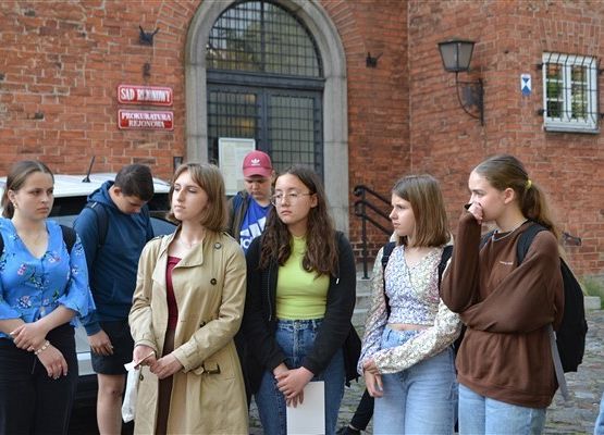 Grafika 21: Zakończenie ogólnopolskiego projektu „Szkoła Dialogu” – organizacja wycieczki dla członków „Klubu Seniora” z Wicka