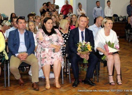 Grafika 29: Fotorelacja z uroczystego zakończenia roku szkolnego 2021/2022 - apel dla kl. VII - VIII SP Wicko