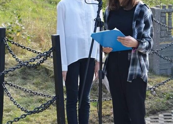 Grafika 5: Uroczystości przy obelisku ofiar marszu śmierci w Gęsi