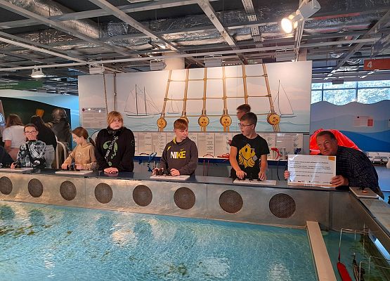 Grafika 13: Rozwijamy nasze "Pomorskie Żagle Wiedzy" - tym razem na pikniku nad jeziorem Sarbsko i w Ośrodku Kultury Morskiej w Gdańsku