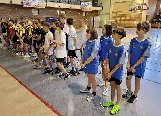 Grafika 3: Kolejne udane starty naszych sportowców tym razem w finale Powiatowych Zawodów w Badmintona Dziewcząt i Chłopców