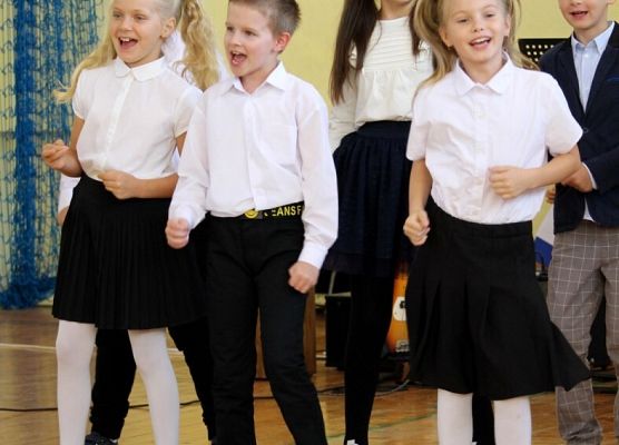 Grafika 40: Uroczysty apel z okazji Dnia Edukacji Narodowej