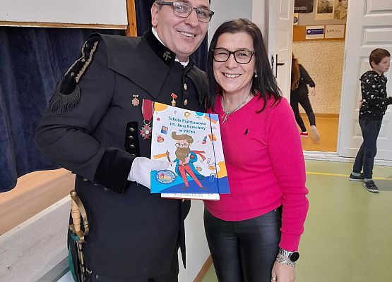 Grafika 3: Górnik z wizytą w szkole