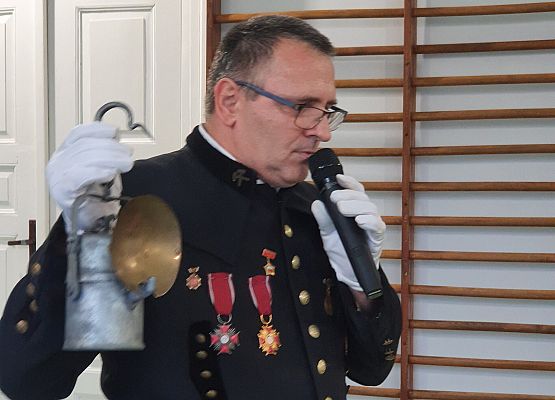 Grafika 8: Górnik z wizytą w szkole