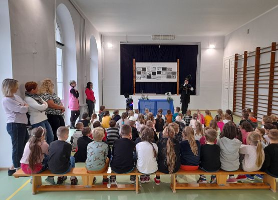 Grafika 11: Górnik z wizytą w szkole