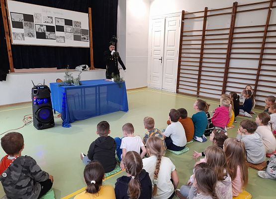 Grafika 12: Górnik z wizytą w szkole