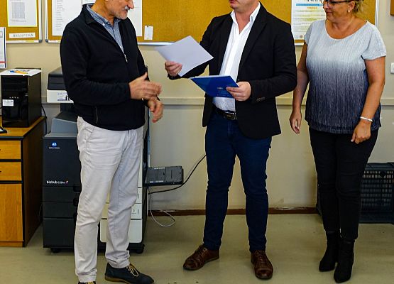 Grafika 1: Pan Bolek odchodzi na emeryturę po 31 latach pracy w szkole!