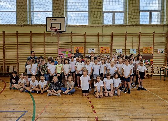 Grafika 2: Turniej kl. I-III pod hasłem "Zdrowo na sportowo"