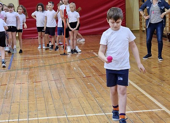 Grafika 3: Turniej kl. I-III pod hasłem "Zdrowo na sportowo"