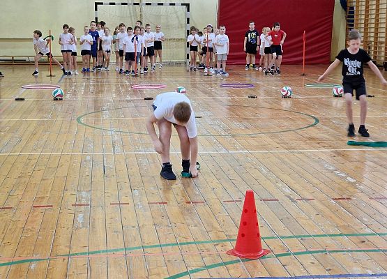 Grafika 5: Turniej kl. I-III pod hasłem "Zdrowo na sportowo"