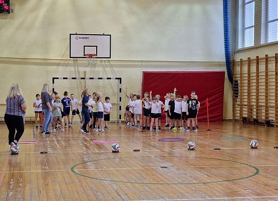 Grafika 6: Turniej kl. I-III pod hasłem "Zdrowo na sportowo"