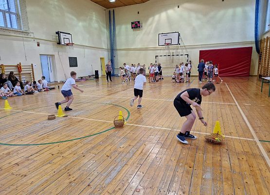 Grafika 7: Turniej kl. I-III pod hasłem "Zdrowo na sportowo"