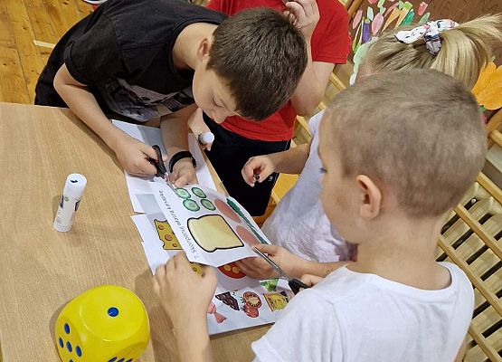 Grafika 8: Turniej kl. I-III pod hasłem "Zdrowo na sportowo"