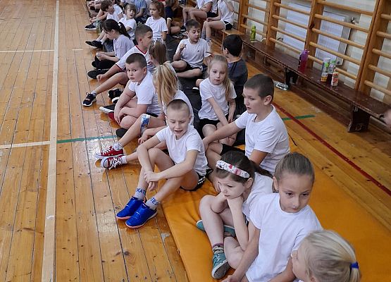 Grafika 12: Turniej kl. I-III pod hasłem "Zdrowo na sportowo"