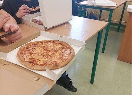 Grafika 1: Obchody Międzynarodowego Dnia Pizzy w klasie VIIIa