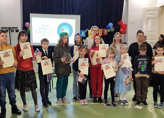 Nagrody dla uczniów w konkursie za najpiękniejszy stroik świąteczny