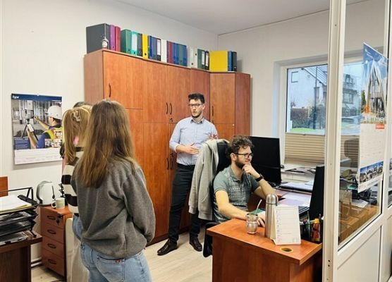 Wizyta klas ósmych w Urzędzie Gminy w Wicku 1