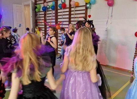 Grafika 7: Dyskoteka karnawałowa