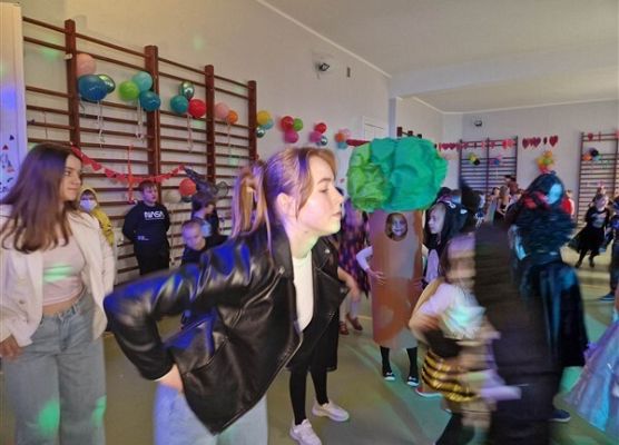 Grafika 9: Dyskoteka karnawałowa