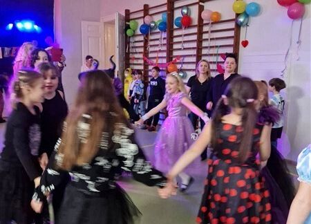 Grafika 12: Dyskoteka karnawałowa