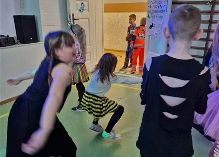 Grafika 21: Dyskoteka karnawałowa