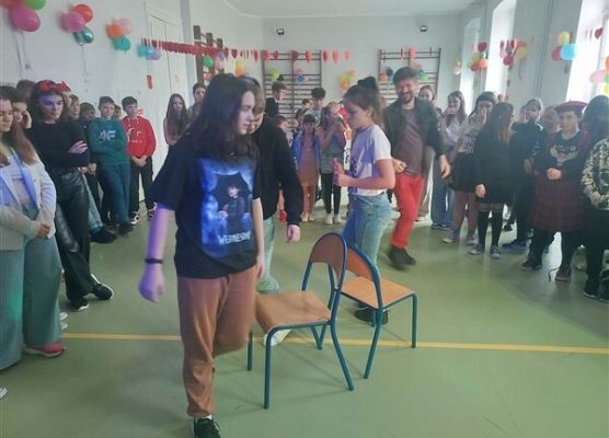 Grafika 24: Dyskoteka karnawałowa