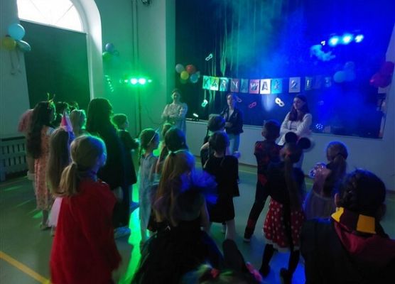 Grafika 26: Dyskoteka karnawałowa