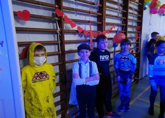 Grafika 27: Dyskoteka karnawałowa