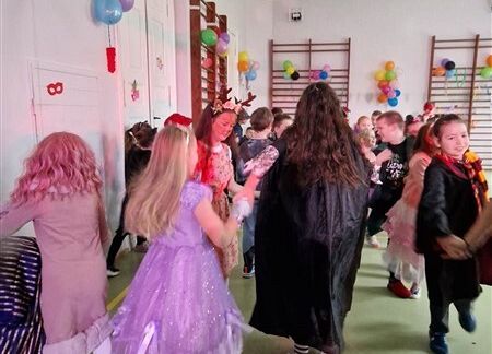 Grafika 31: Dyskoteka karnawałowa