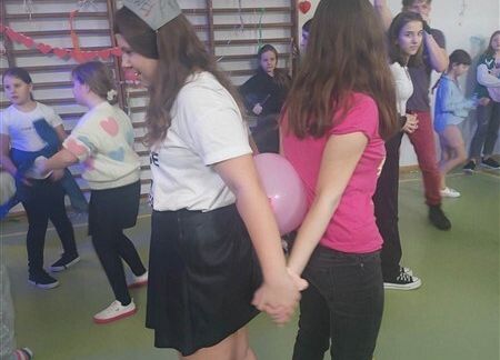 Grafika 32: Dyskoteka karnawałowa