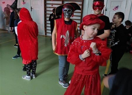 Grafika 34: Dyskoteka karnawałowa