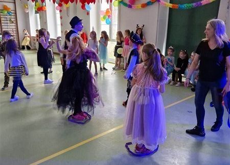 Grafika 37: Dyskoteka karnawałowa