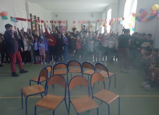 Grafika 41: Dyskoteka karnawałowa