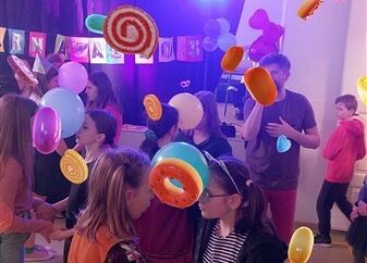 Grafika 49: Dyskoteka karnawałowa